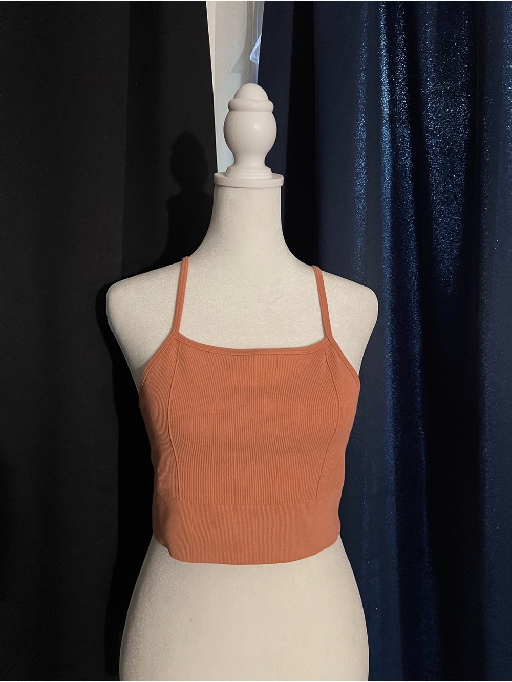 Women’s Ribbed Seamless Cropped Cami Tank Top – Peach/Coral – Size Small-Medium